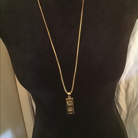 Jewelry - Gold tone heavy cartouche pendant necklace